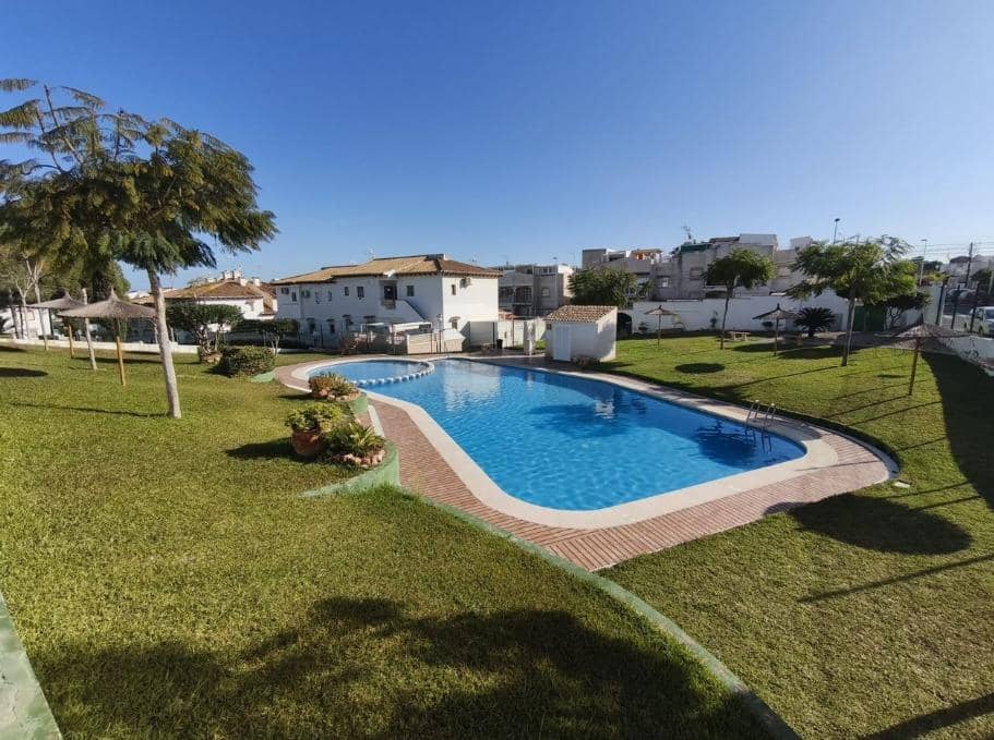 3 Zimmer Apartment zu verkaufen in Los Balcones mit Pool - 149.000 € (Ref: 9470523)