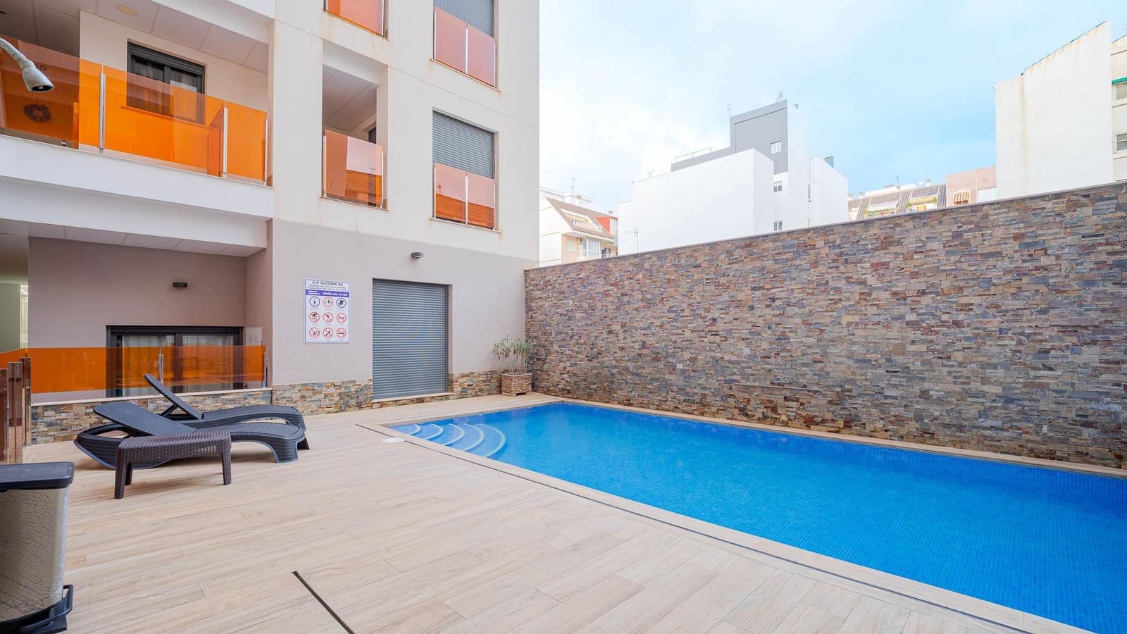 1 sypialnia Apartament na sprzedaż w Torrevieja z basenem - 199 000 € (Ref: 9470527)