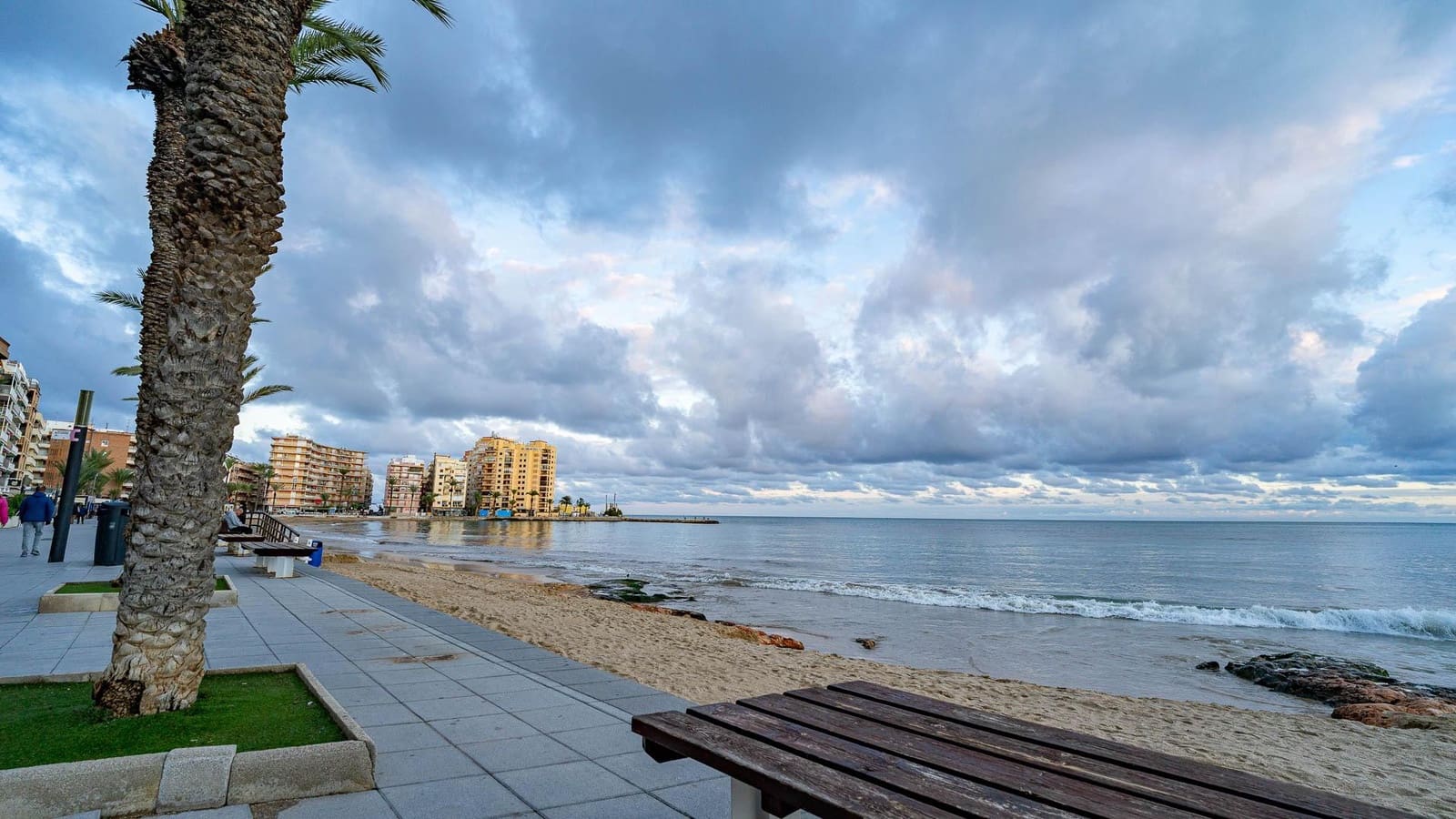 1 sypialnia Apartament na sprzedaż w Torrevieja z basenem - 199 000 € (Ref: 9470527)