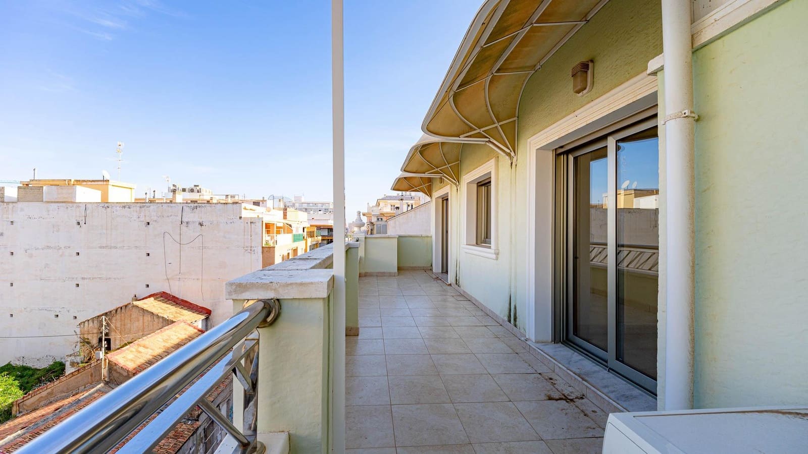 Apartamento de 3 habitaciones en Torrevieja en venta con garaje - 394.999 € (Ref: 9519060)