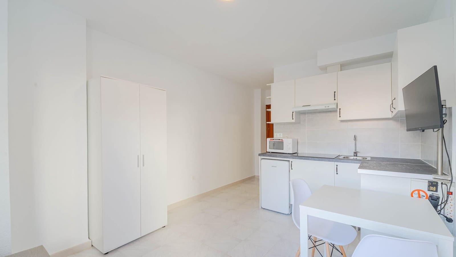 Studio til salgs i Torrevieja - € 89 999 (Ref: 9527810)