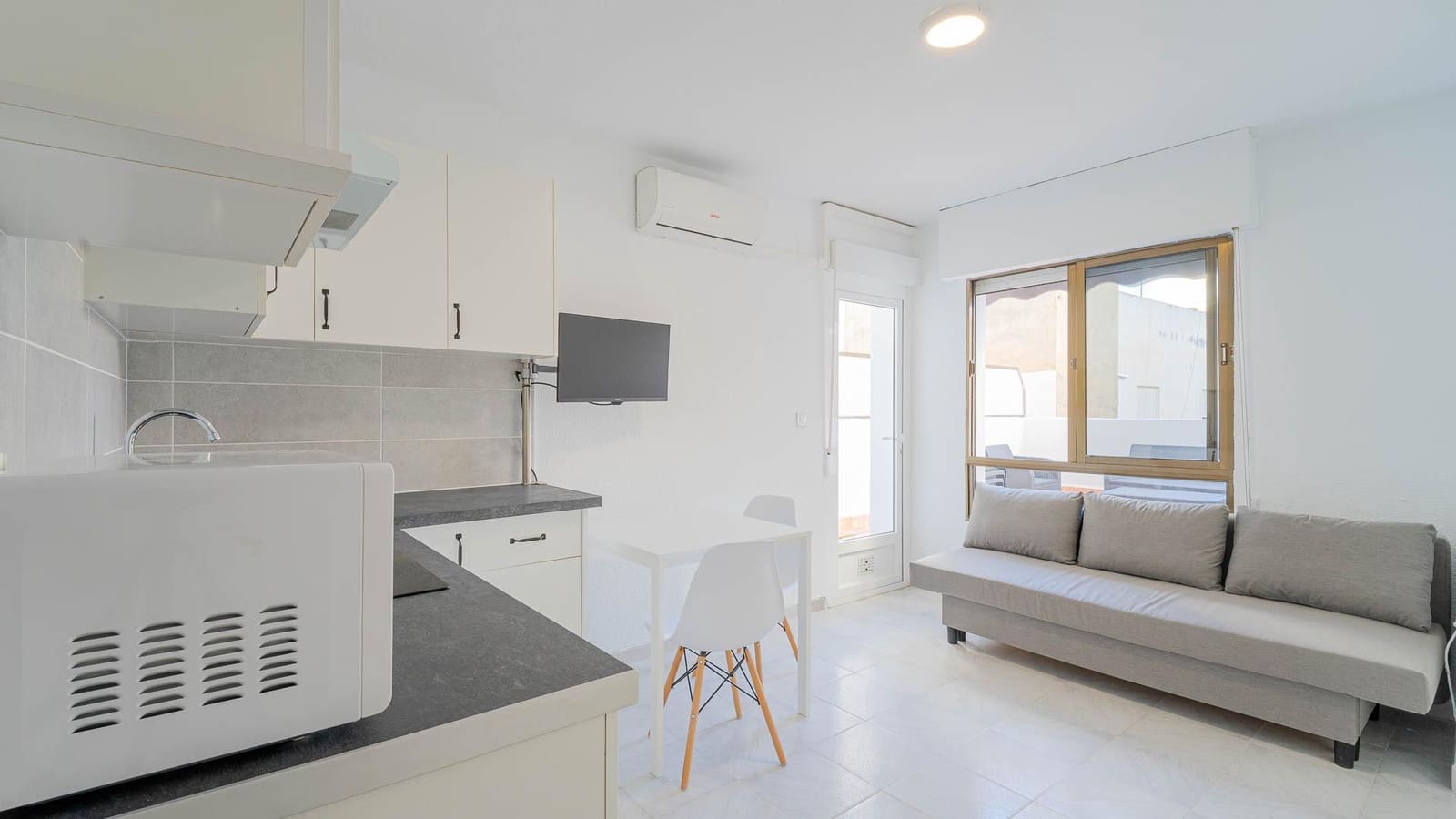 Studio til salgs i Torrevieja - € 89 999 (Ref: 9527810)