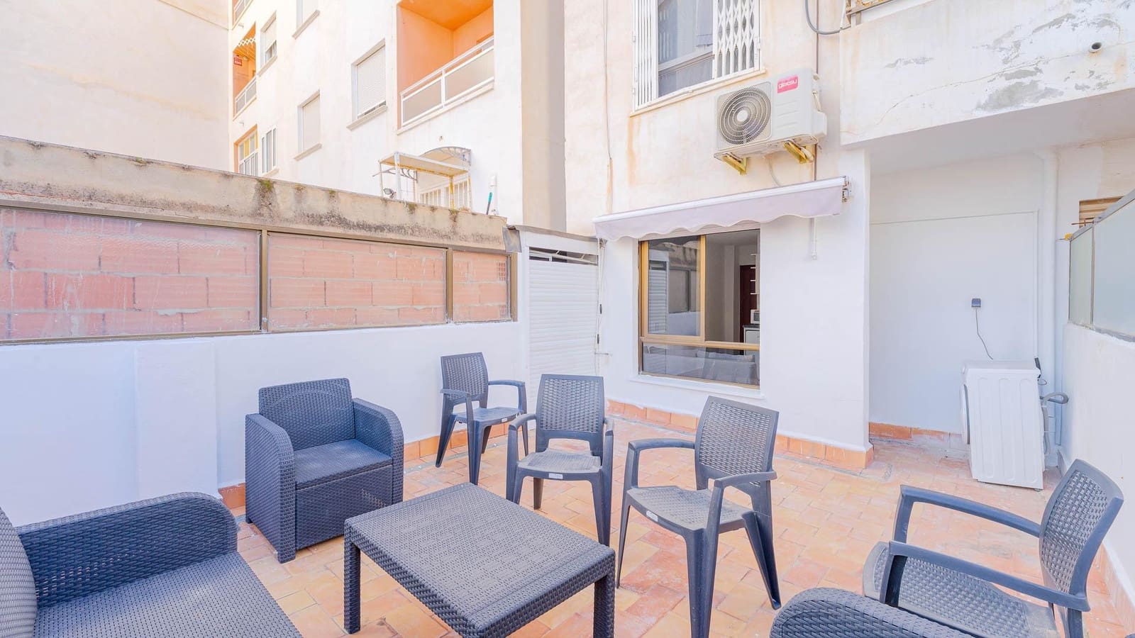 Studio til salgs i Torrevieja - € 89 999 (Ref: 9527810)
