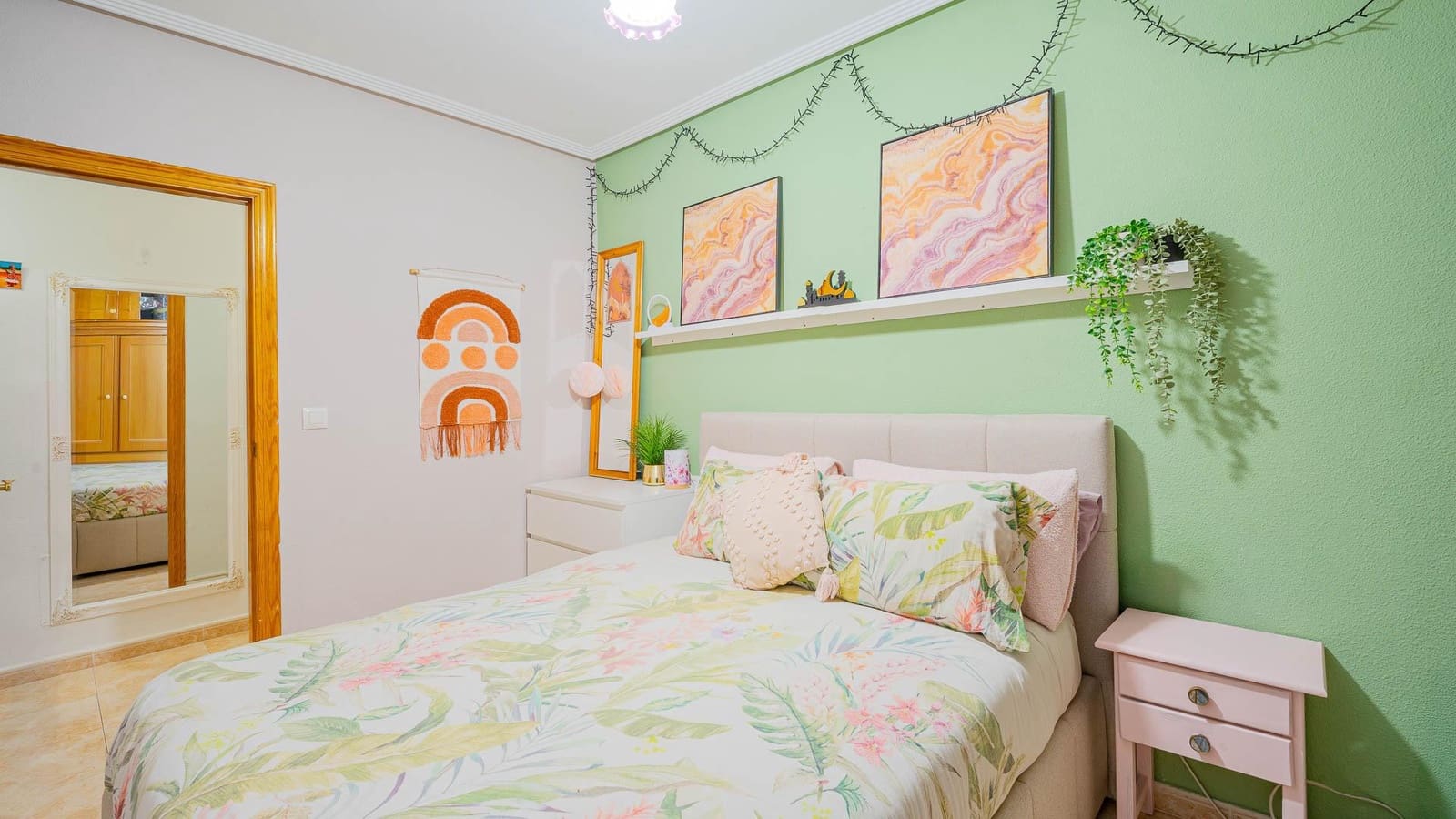 2 makuuhuone Huoneisto myytävänä paikassa Torrevieja mukana uima-altaan - 99 999 € (Ref: 9532344)