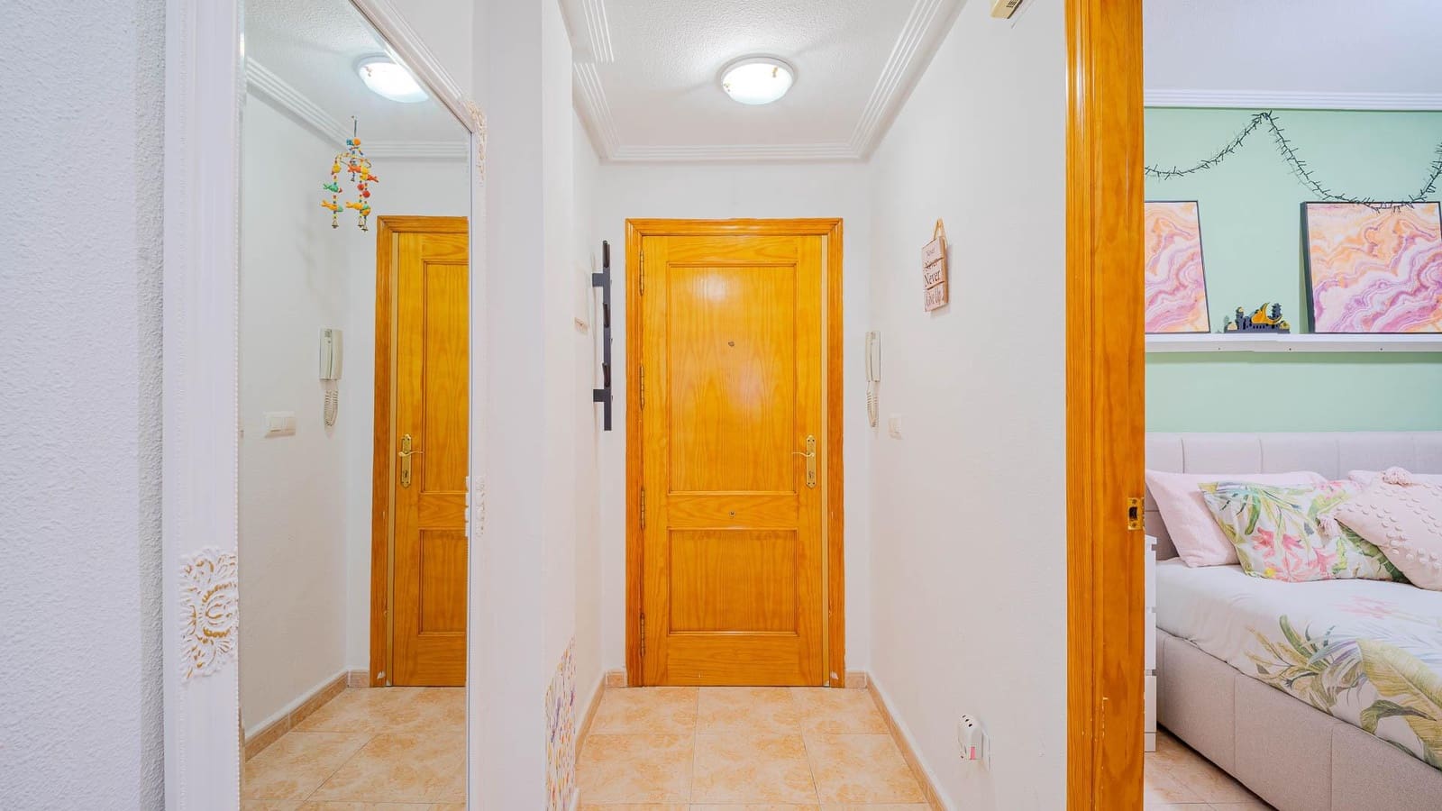 2 makuuhuone Huoneisto myytävänä paikassa Torrevieja mukana uima-altaan - 99 999 € (Ref: 9532344)