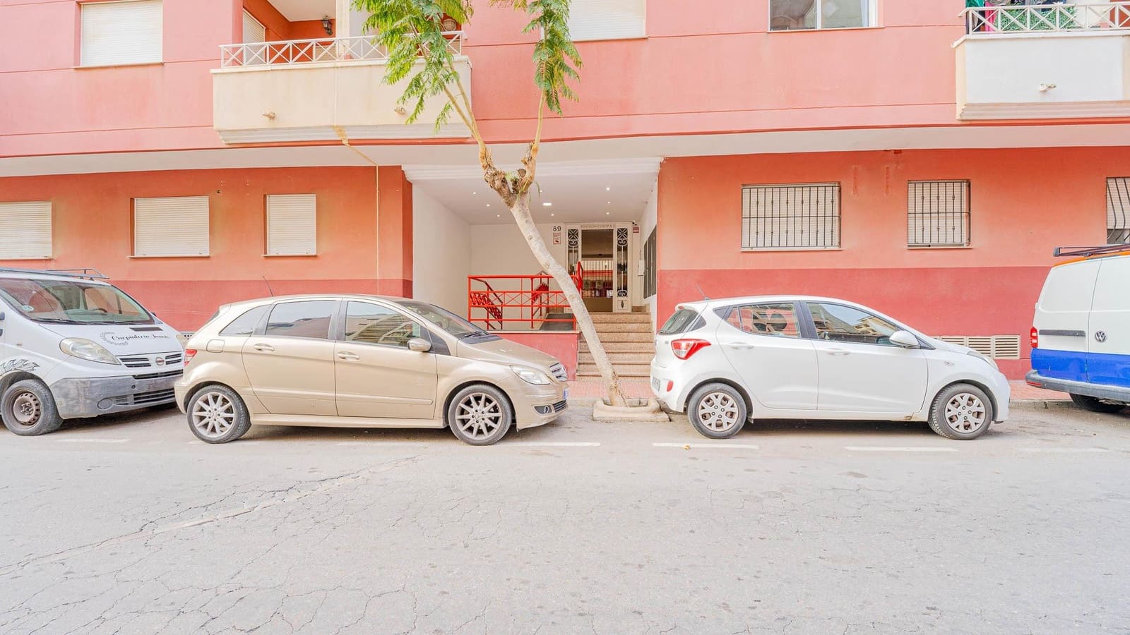 2 makuuhuone Huoneisto myytävänä paikassa Torrevieja mukana uima-altaan - 99 999 € (Ref: 9532344)