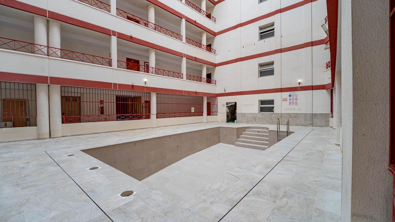 2 makuuhuone Huoneisto myytävänä paikassa Torrevieja mukana uima-altaan - 99 999 € (Ref: 9532344)