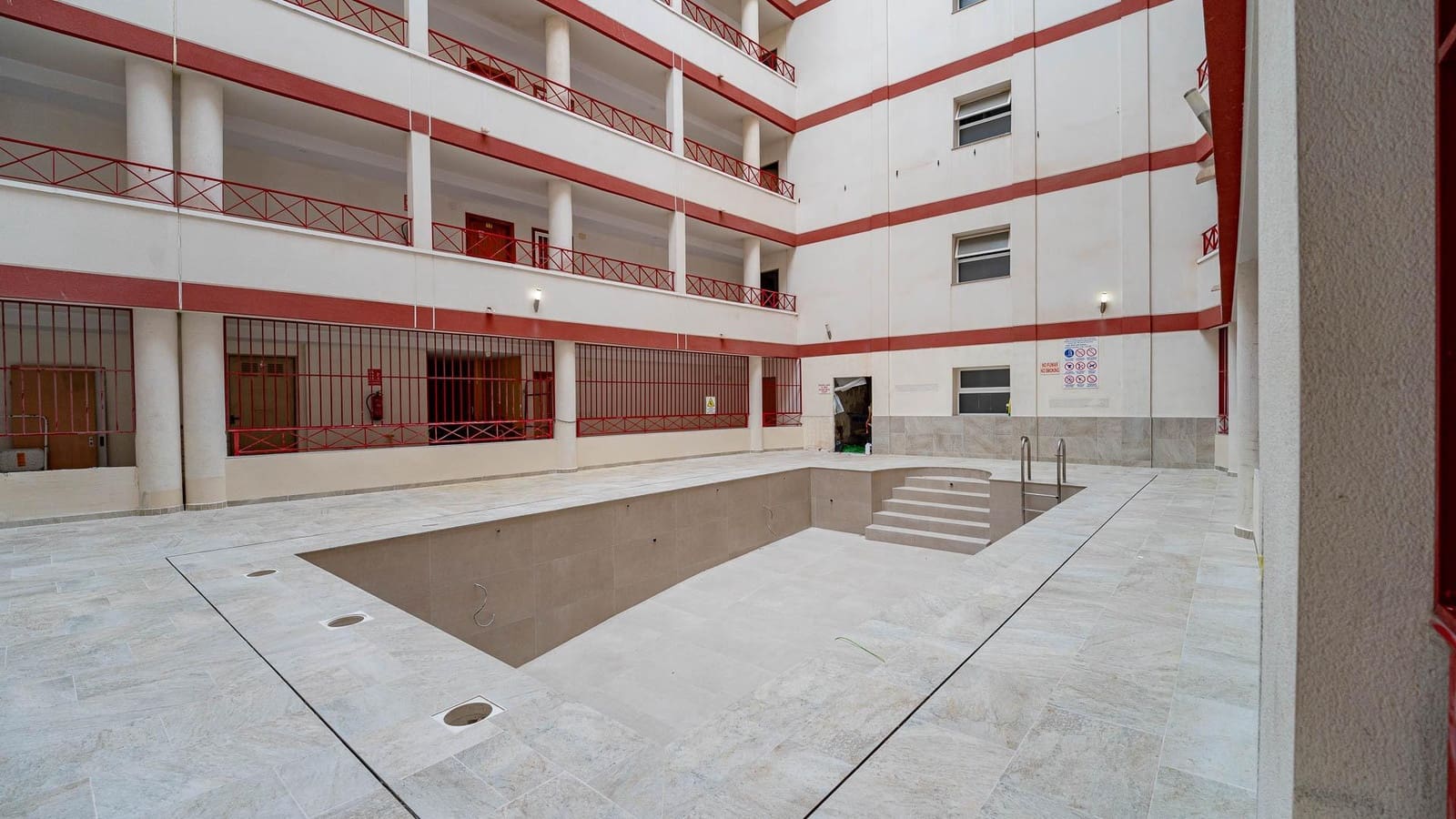2 Zimmer Apartment zu verkaufen in Torrevieja mit Pool - 99.999 € (Ref: 9532344)