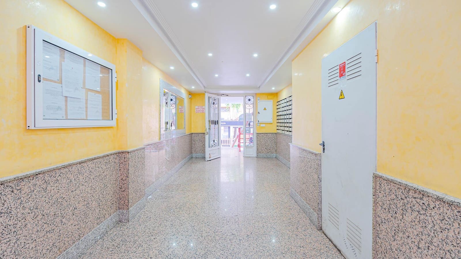 2 Zimmer Apartment zu verkaufen in Torrevieja mit Pool - 99.999 € (Ref: 9532344)
