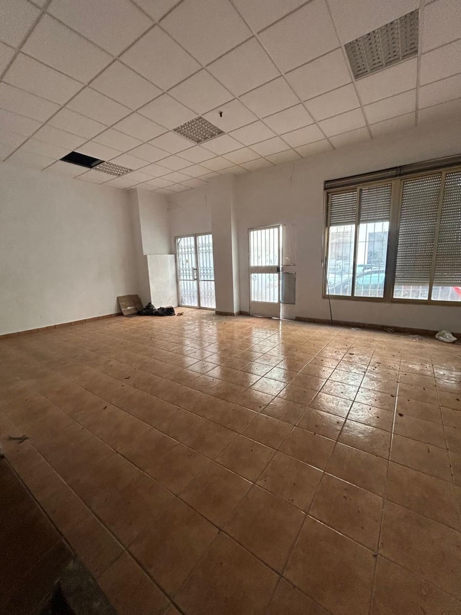 Kommersiell till salu i Torrevieja - 154 999 € (Ref: 9536848)