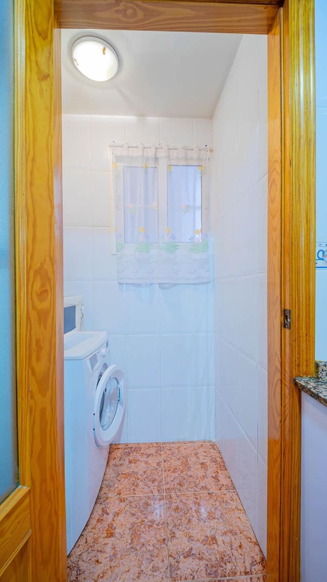 2 makuuhuone Huoneisto myytävänä paikassa Torrevieja mukana uima-altaan - 127 260 € (Ref: 9548380)