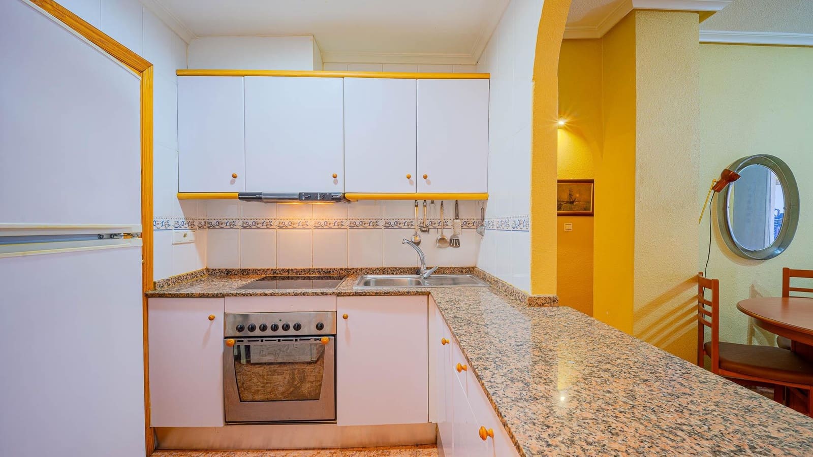 2 makuuhuone Huoneisto myytävänä paikassa Torrevieja mukana uima-altaan - 127 260 € (Ref: 9548380)