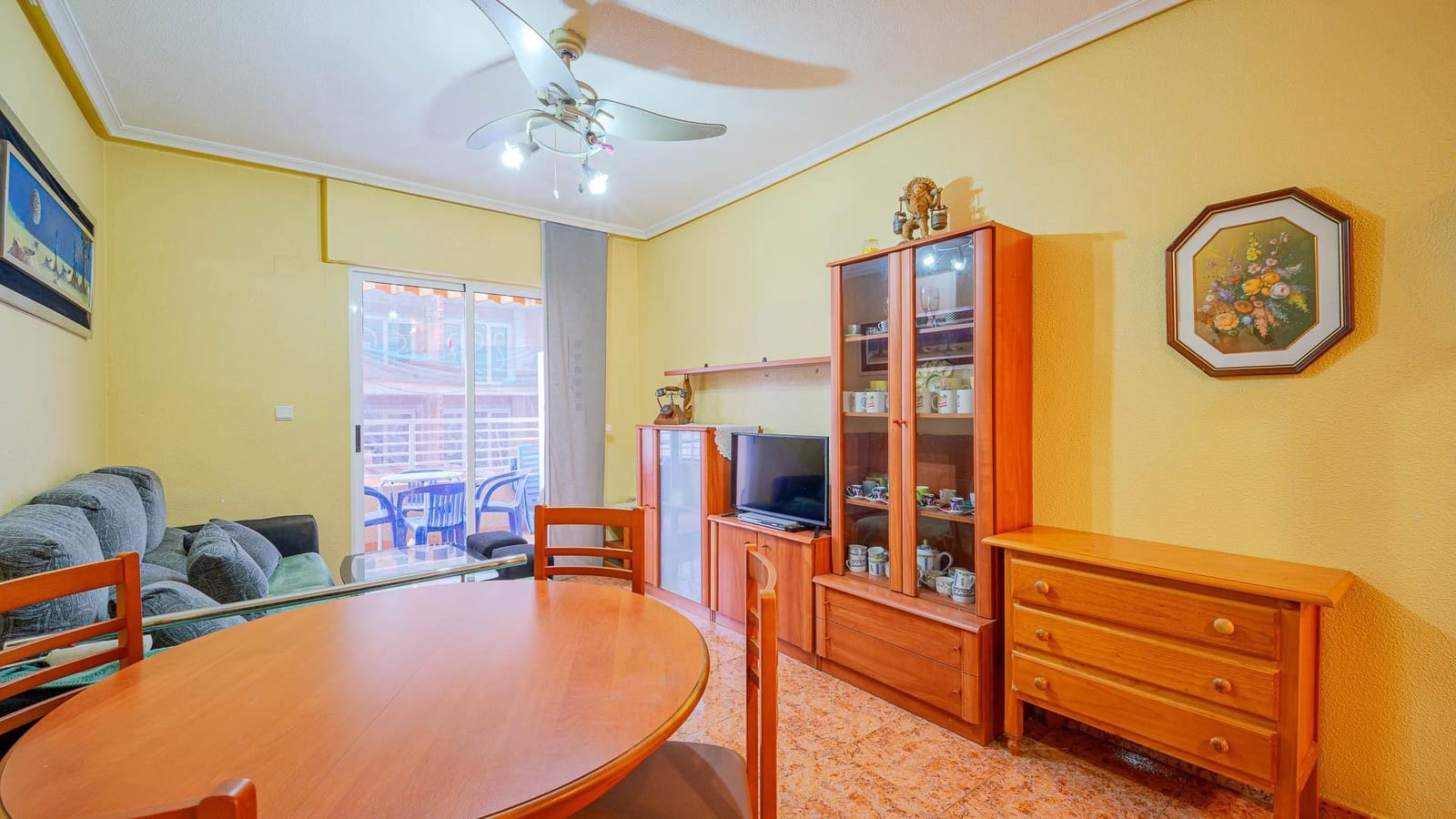 2 makuuhuone Huoneisto myytävänä paikassa Torrevieja mukana uima-altaan - 127 260 € (Ref: 9548380)