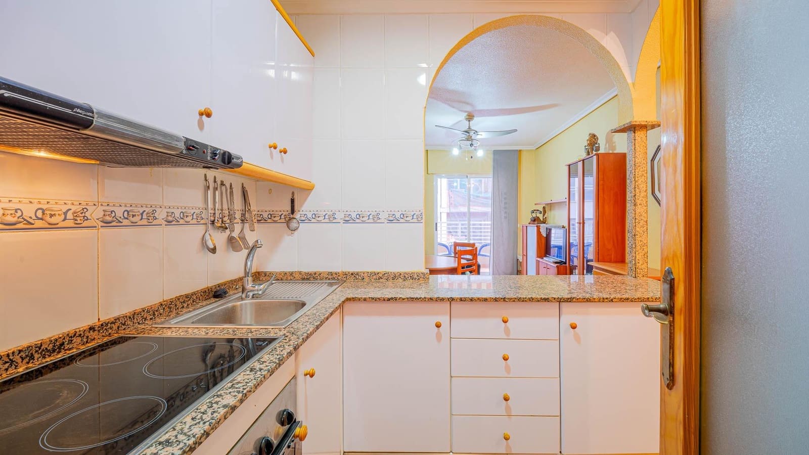 2 makuuhuone Huoneisto myytävänä paikassa Torrevieja mukana uima-altaan - 127 260 € (Ref: 9548380)