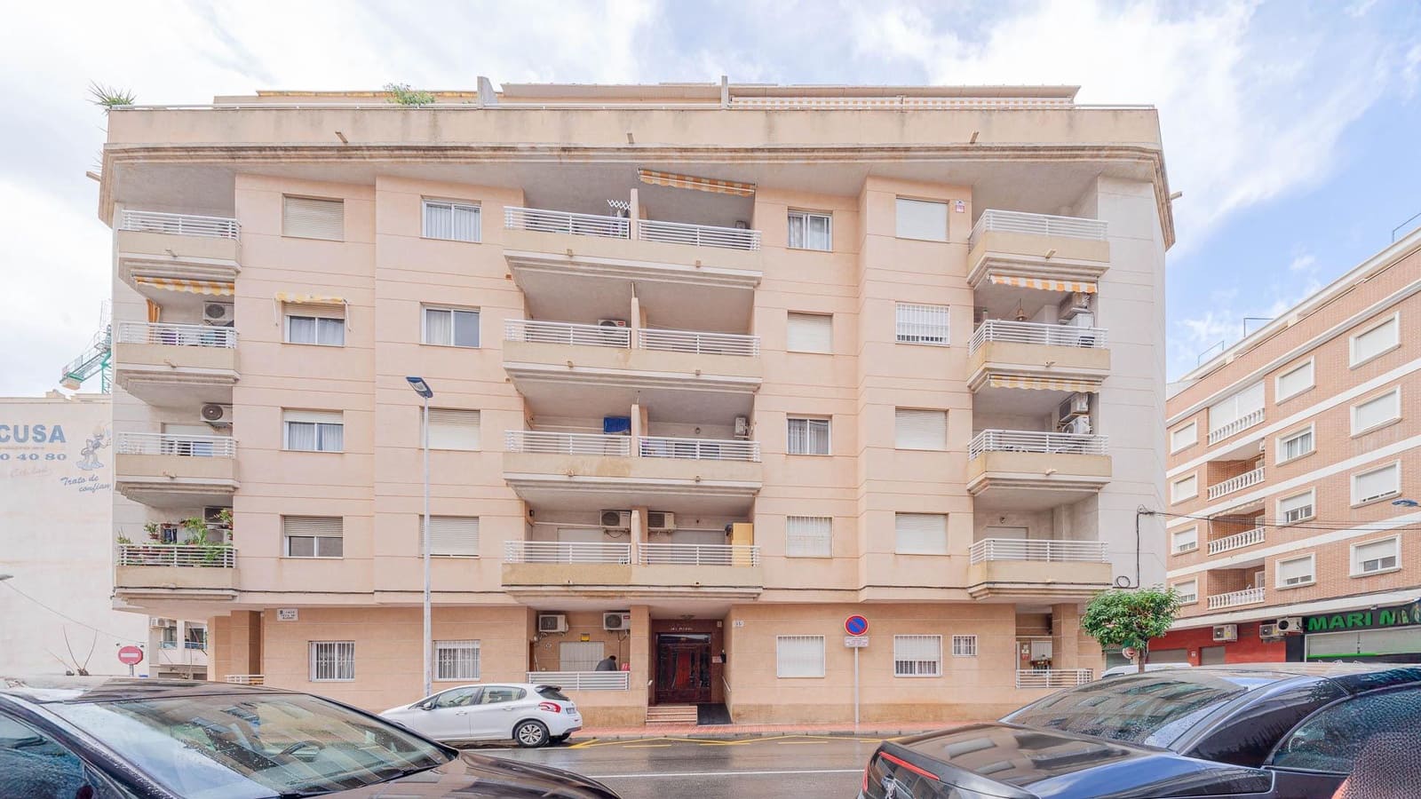 2 makuuhuone Huoneisto myytävänä paikassa Torrevieja mukana uima-altaan - 127 260 € (Ref: 9548380)