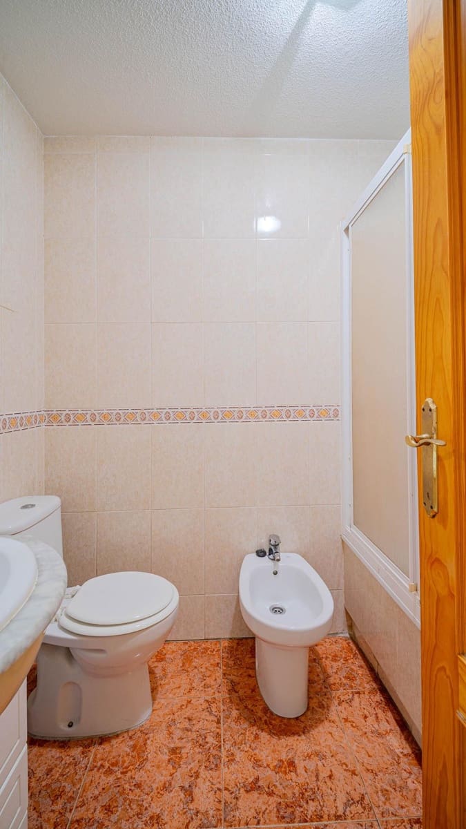 2 slaapkamer Appartement te koop in Torrevieja met zwembad - € 119.999 (Ref: 9548380)