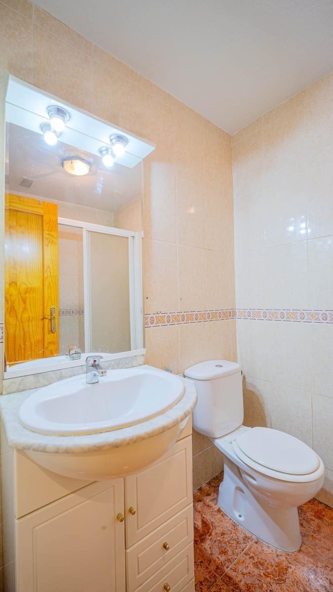2 slaapkamer Appartement te koop in Torrevieja met zwembad - € 119.999 (Ref: 9548380)