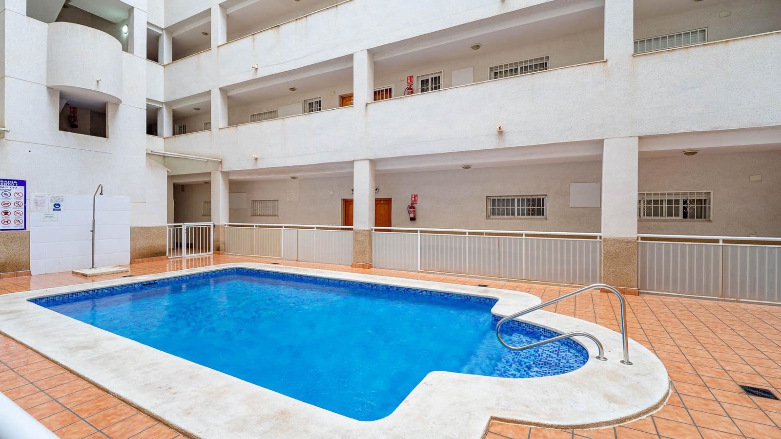 2 slaapkamer Appartement te koop in Torrevieja met zwembad - € 119.999 (Ref: 9548380)