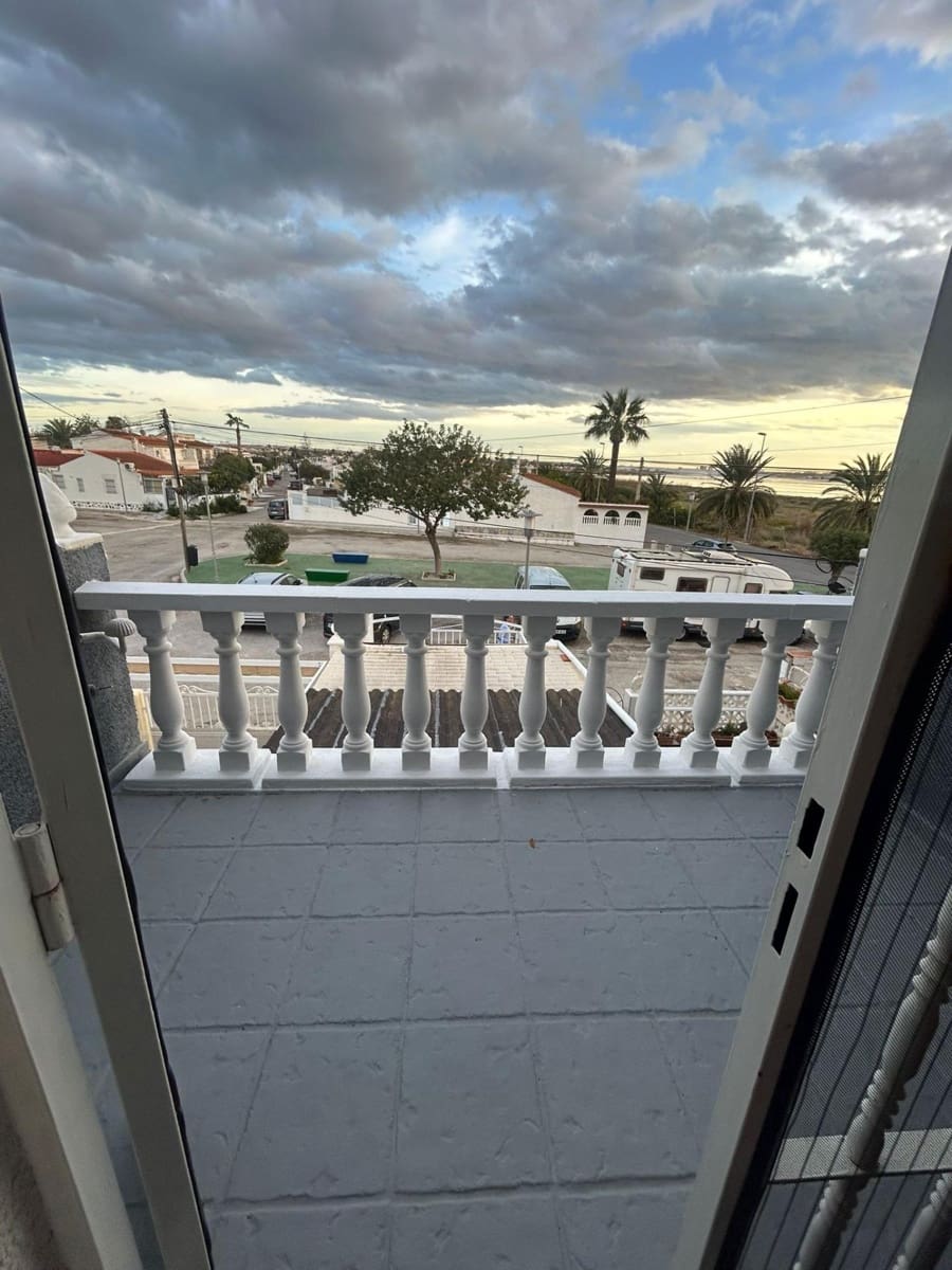 Apartamento de 2 habitaciones en Torrevieja en venta con piscina - 135.000 € (Ref: 9555989)