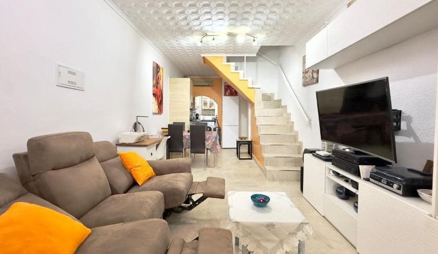 Apartamento de 2 habitaciones en Torrevieja en venta con piscina - 135.000 € (Ref: 9555989)