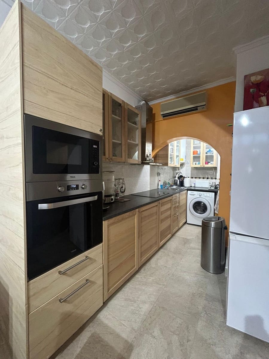 Apartamento de 2 habitaciones en Torrevieja en venta con piscina - 135.000 € (Ref: 9555989)