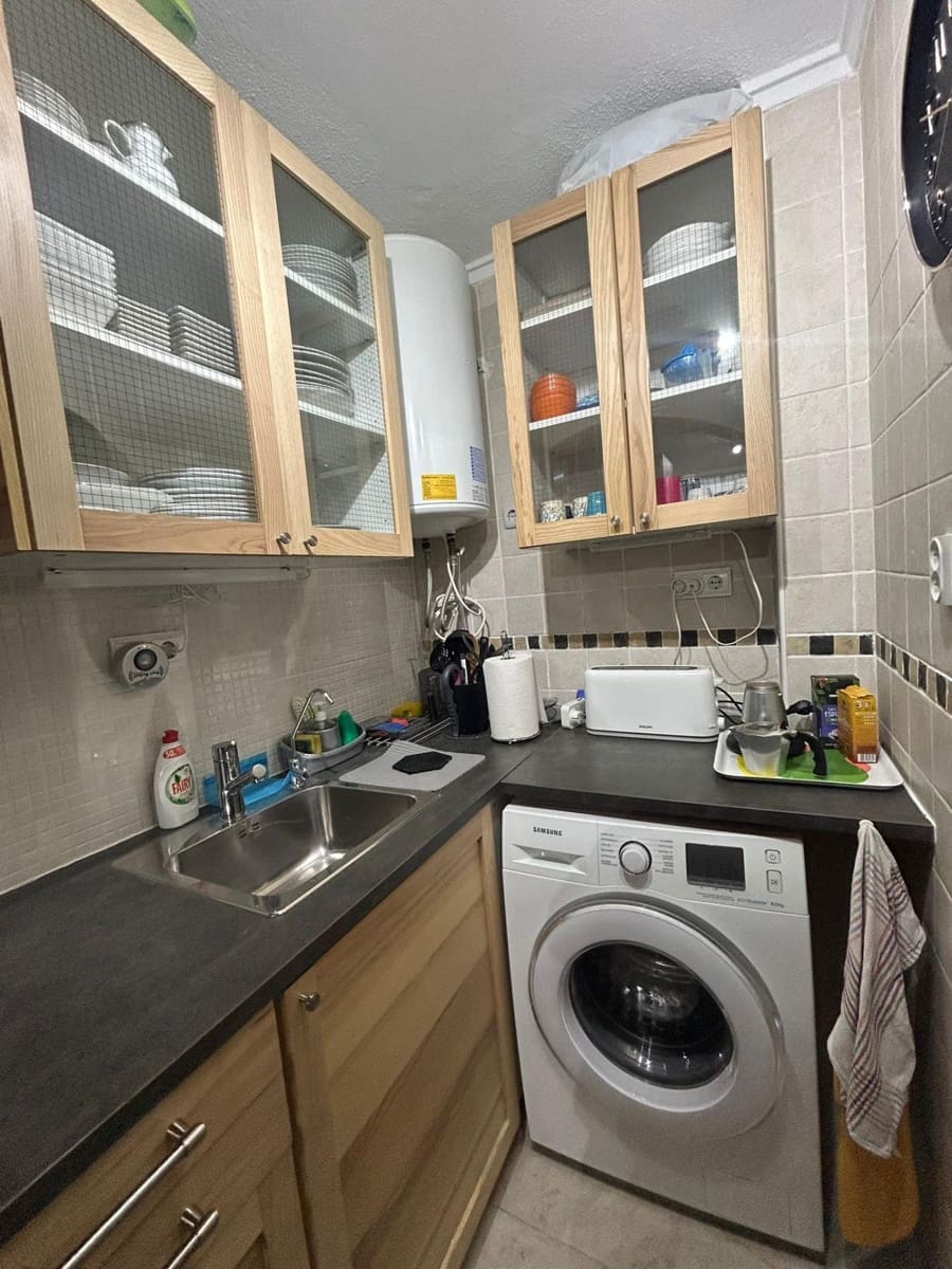 Apartamento de 2 habitaciones en Torrevieja en venta con piscina - 135.000 € (Ref: 9555989)