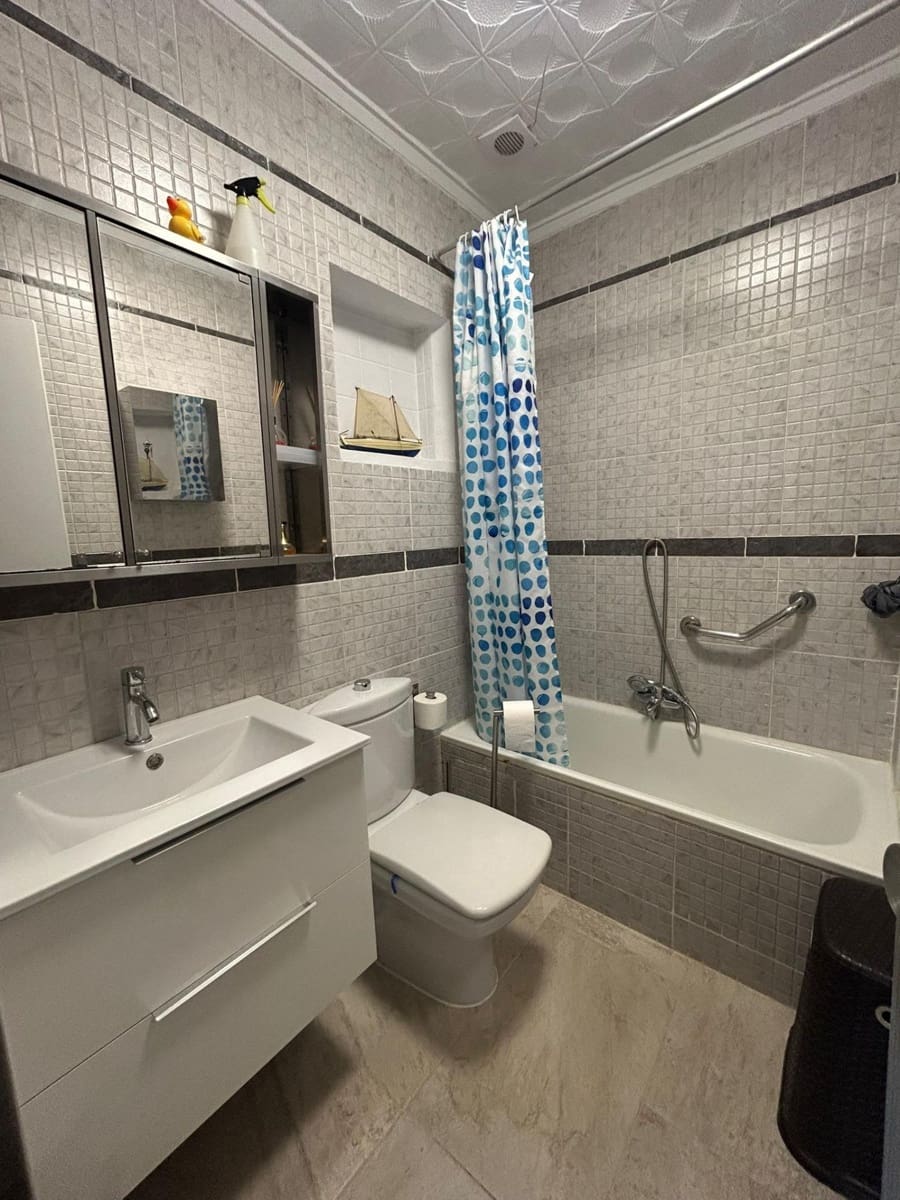 Apartamento de 2 habitaciones en Torrevieja en venta con piscina - 135.000 € (Ref: 9555989)