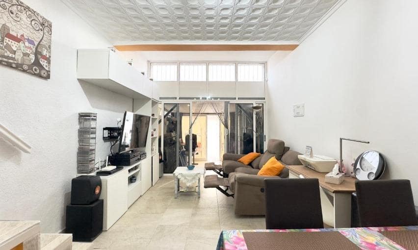 Apartamento de 2 habitaciones en Torrevieja en venta con piscina - 135.000 € (Ref: 9555989)