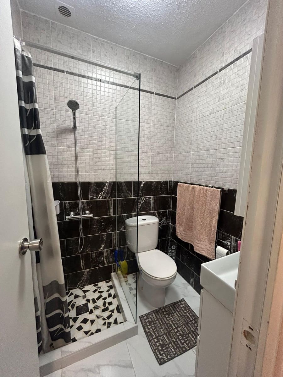 Apartamento de 2 habitaciones en Torrevieja en venta con piscina - 135.000 € (Ref: 9555989)