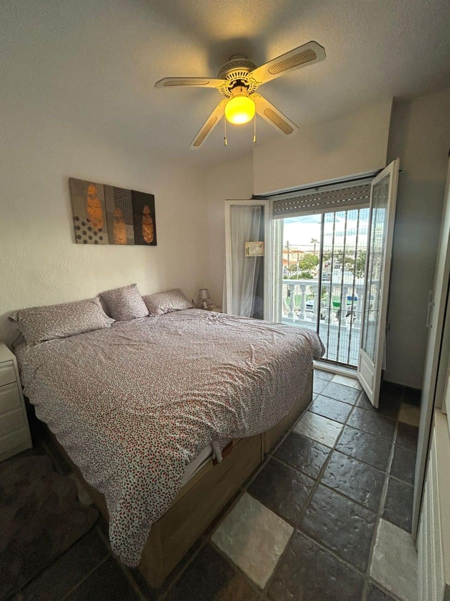 Apartamento de 2 habitaciones en Torrevieja en venta con piscina - 135.000 € (Ref: 9555989)