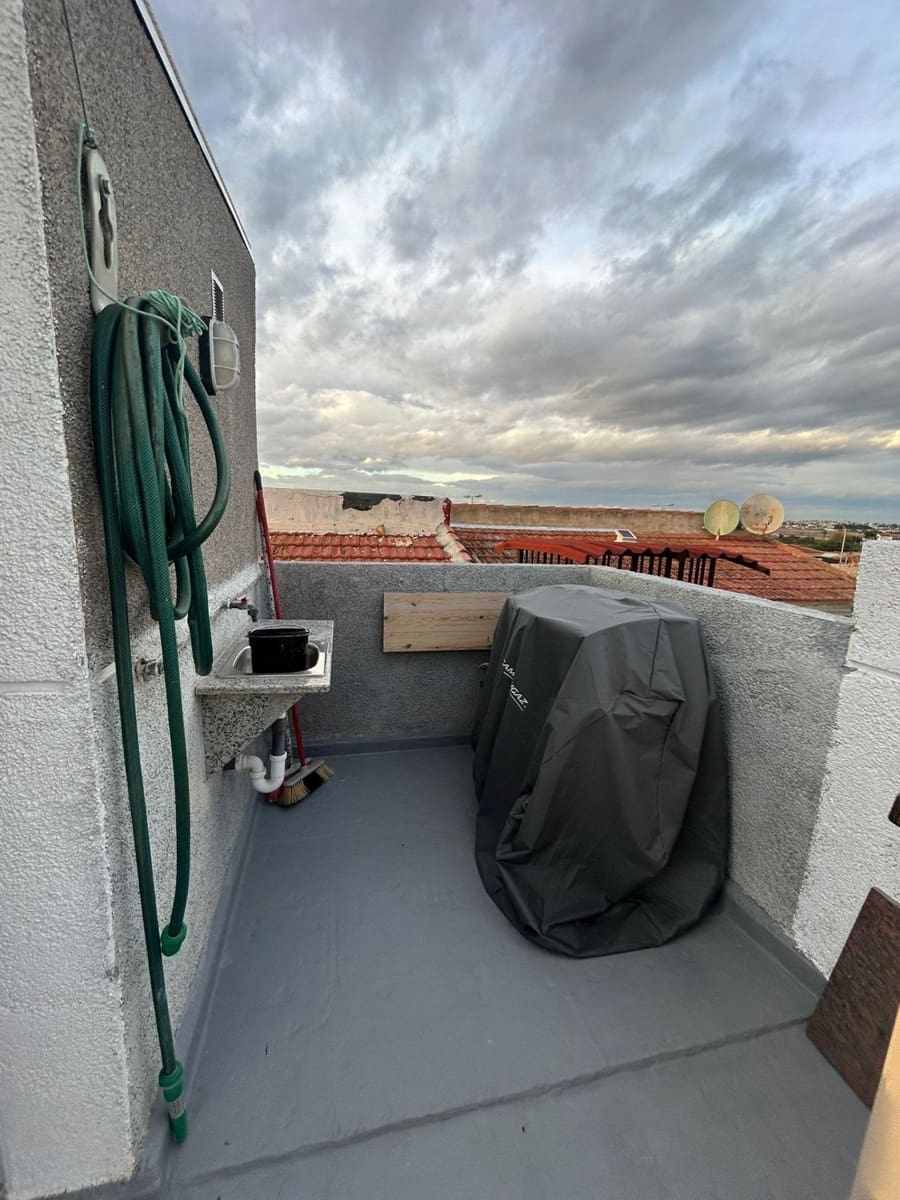 Apartamento de 2 habitaciones en Torrevieja en venta con piscina - 135.000 € (Ref: 9555989)