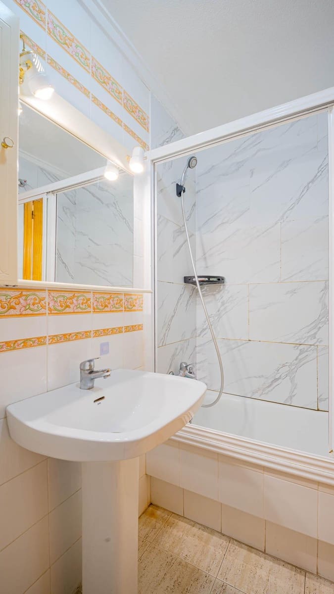 2 sypialnia Apartament na sprzedaż w Torrevieja z basenem garażem - 143 999 € (Ref: 9561942)