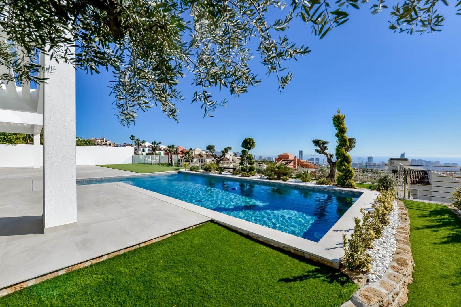 8 bedroom Villa for sale in Finestrat with pool garage - € 4,450,000 (Ref: 9615876)