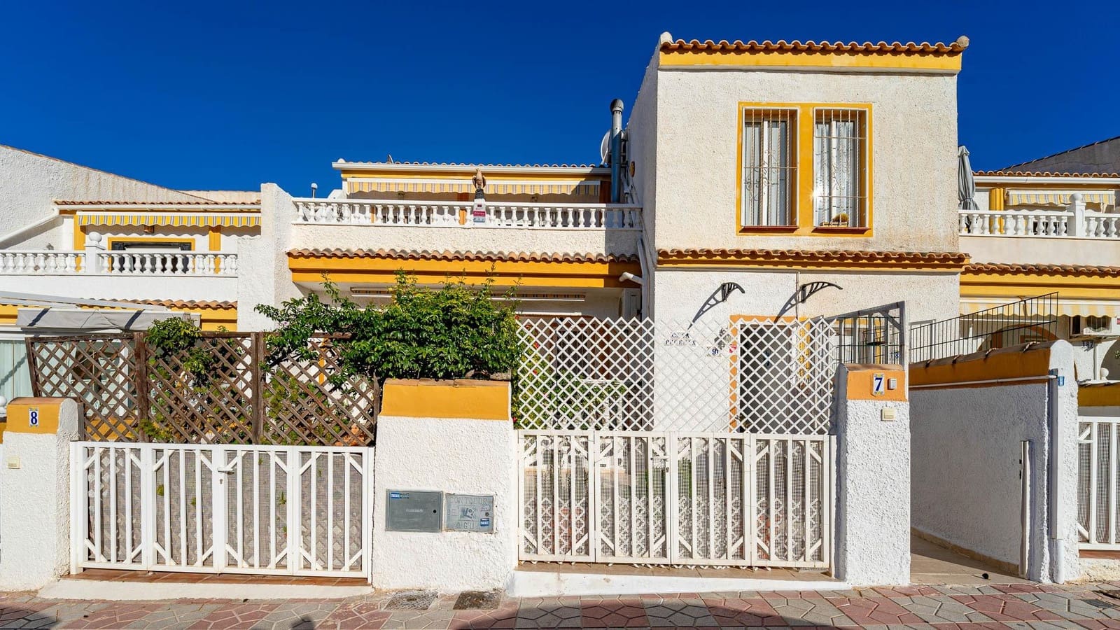 Bungalow de 3 habitaciones en Gran Alacant en venta con piscina - 224.999 € (Ref: 9627696)