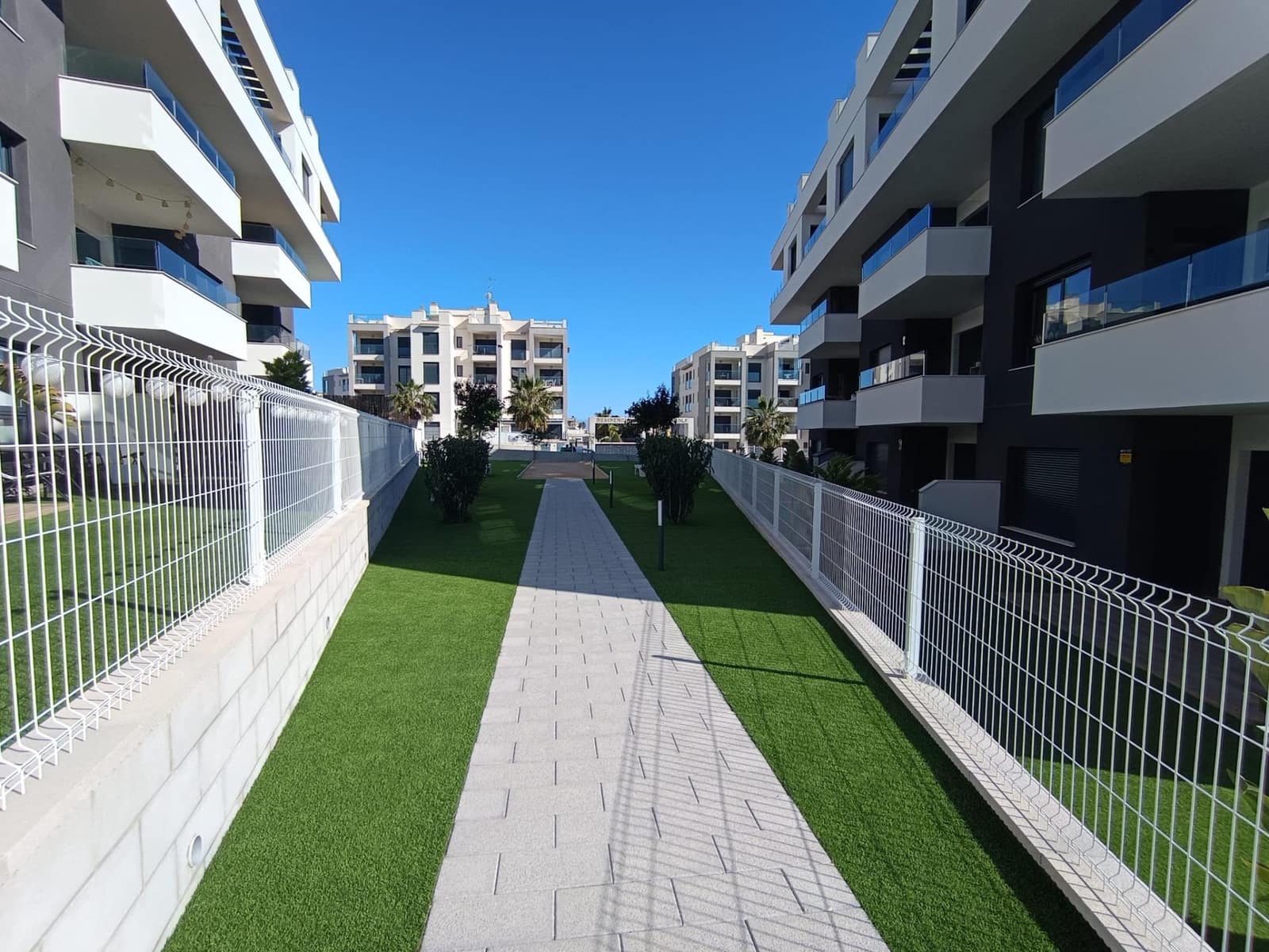 2 Zimmer Apartment zu verkaufen in Filipinas mit Pool - 285.000 € (Ref: 9656204)