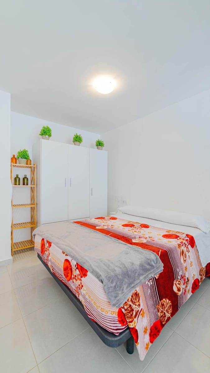 Studio for sale in Torrevieja with pool - € 109,999 (Ref: 9677587)