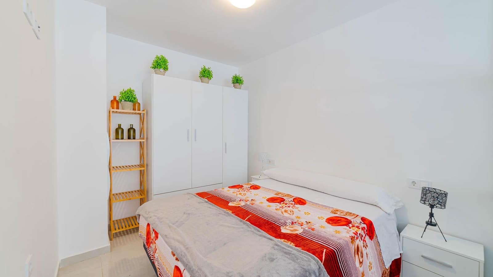 Studio for sale in Torrevieja with pool - € 109,999 (Ref: 9677587)