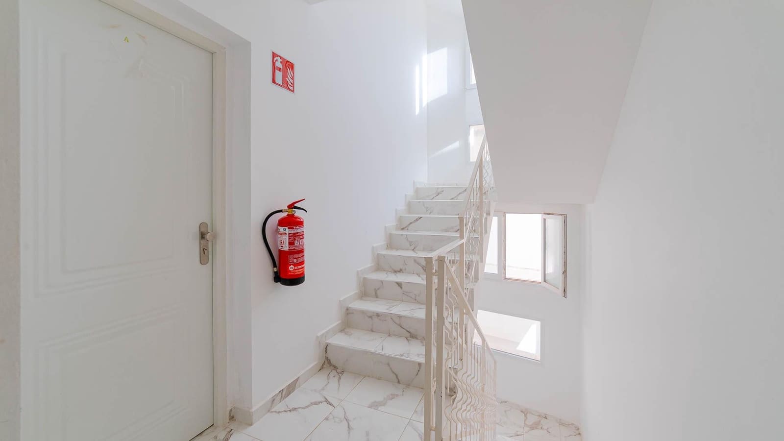 Studio for sale in Torrevieja with pool - € 109,999 (Ref: 9677587)