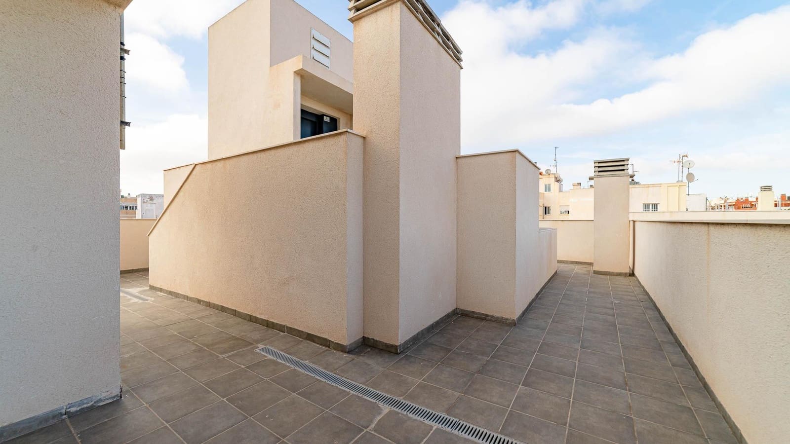 Studio for sale in Torrevieja with pool - € 109,999 (Ref: 9677587)