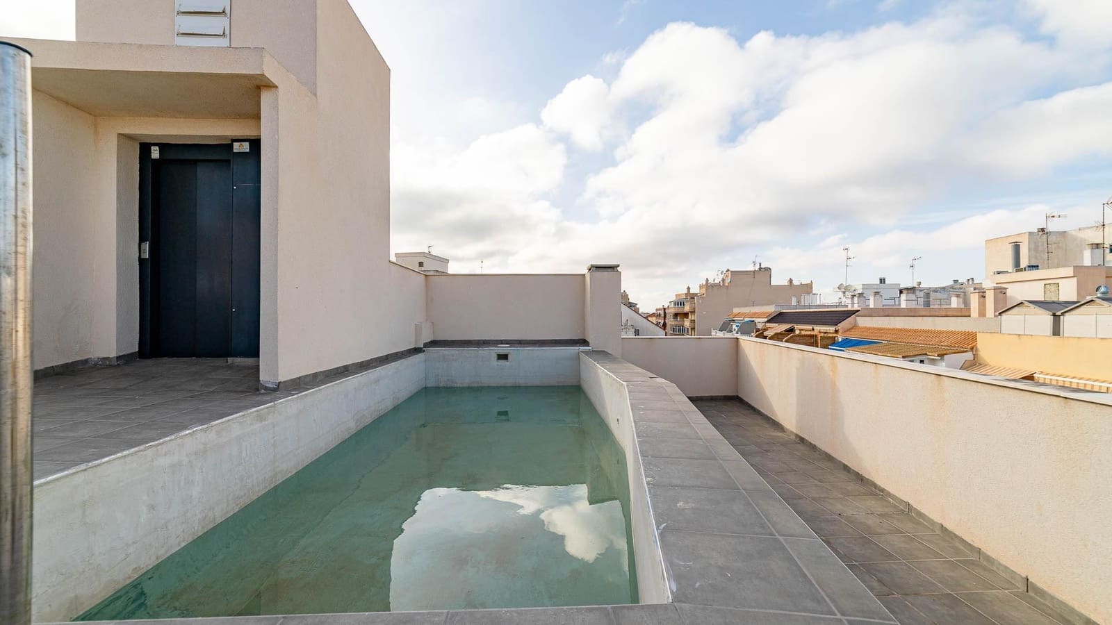 Studio for sale in Torrevieja with pool - € 109,999 (Ref: 9677587)