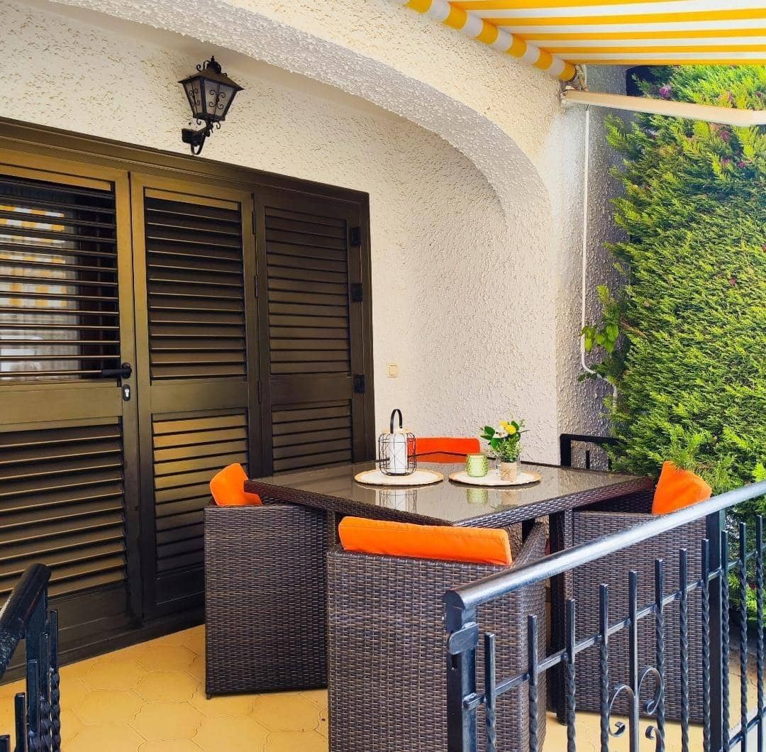 Bungalow de 2 habitaciones en Cabo Roig en venta con piscina - 230.000 € (Ref: 9682619)