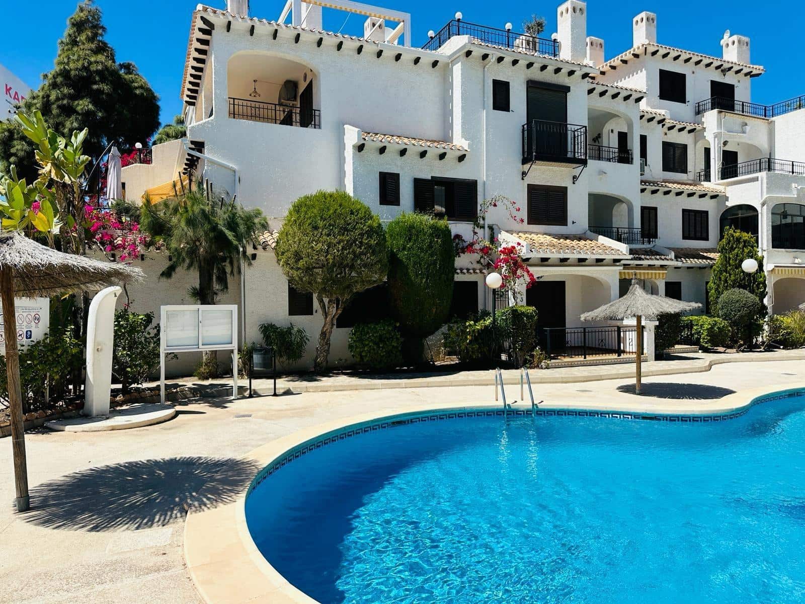 Bungalow de 2 habitaciones en Cabo Roig en venta con piscina - 230.000 € (Ref: 9682619)