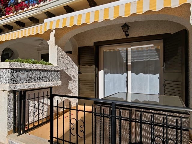 Bungalow de 2 habitaciones en Cabo Roig, Orihuela en venta con piscina - 230.000 € (Ref: 9682619)