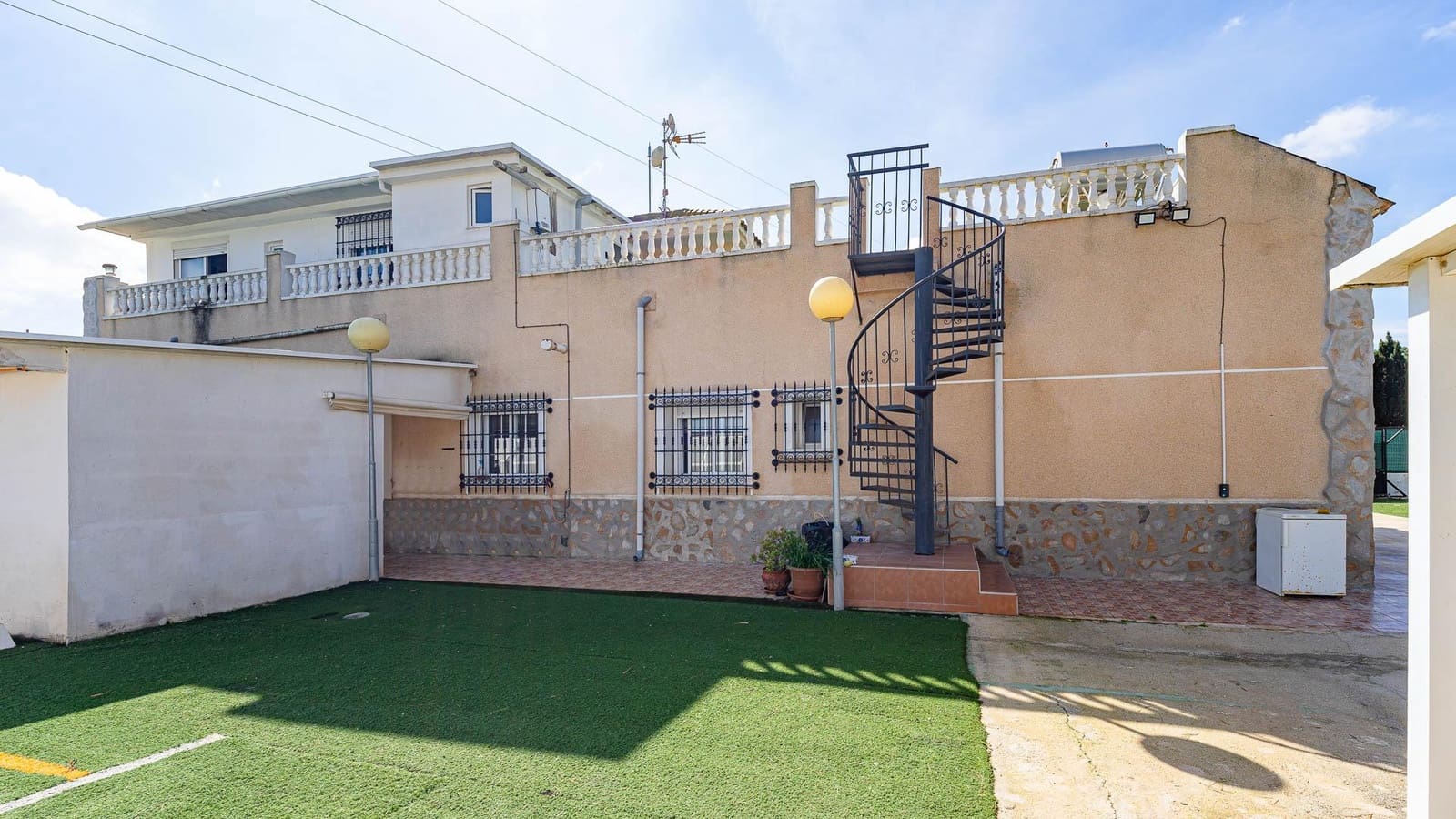 Chalet de 8 habitaciones en Rojales en venta con piscina - 425.000 € (Ref: 9695465)