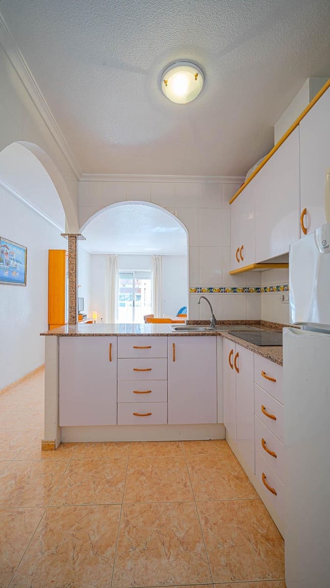 2 bedroom Apartment for sale in Torrevieja with pool - € 134,999 (Ref: 9695467)