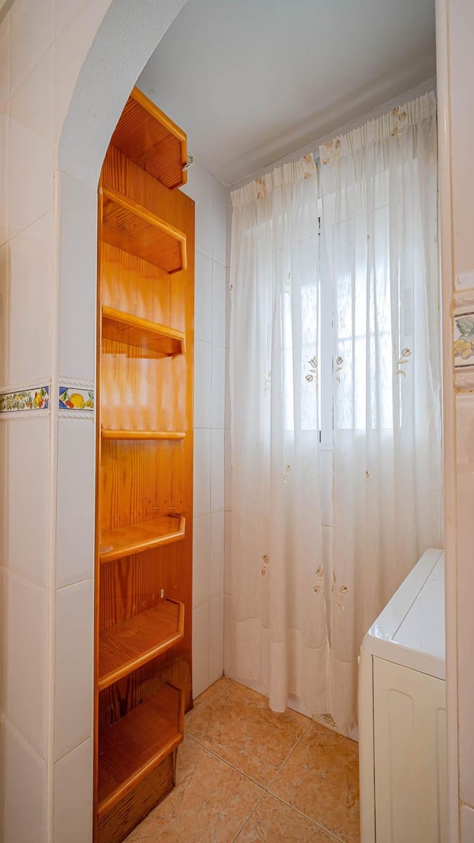 2 bedroom Apartment for sale in Torrevieja with pool - € 134,999 (Ref: 9695467)