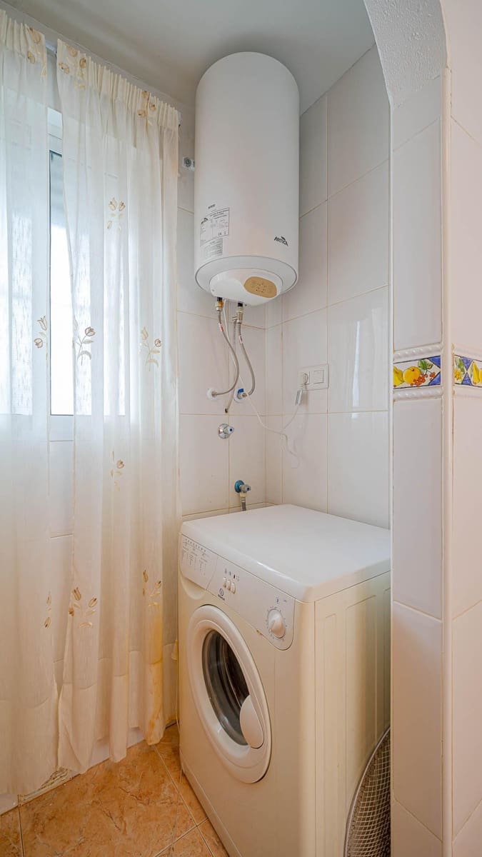 2 bedroom Apartment for sale in Torrevieja with pool - € 134,999 (Ref: 9695467)