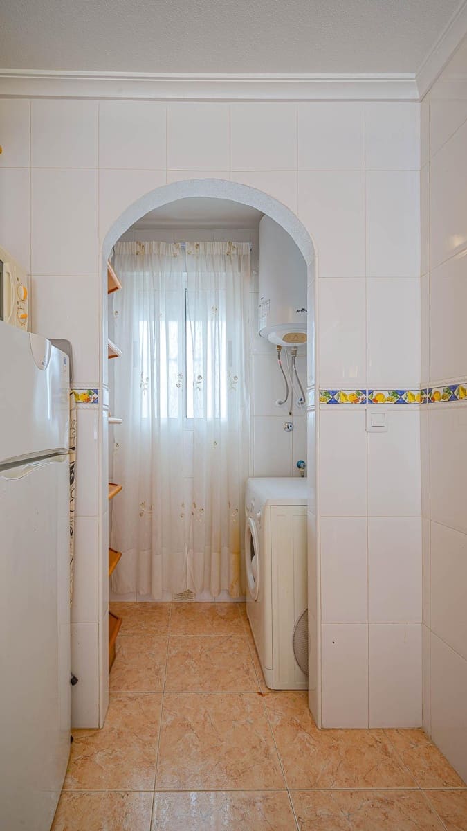 2 bedroom Apartment for sale in Torrevieja with pool - € 134,999 (Ref: 9695467)