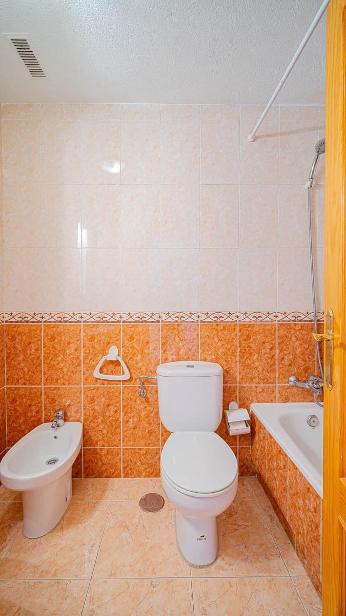 2 bedroom Apartment for sale in Torrevieja with pool - € 134,999 (Ref: 9695467)