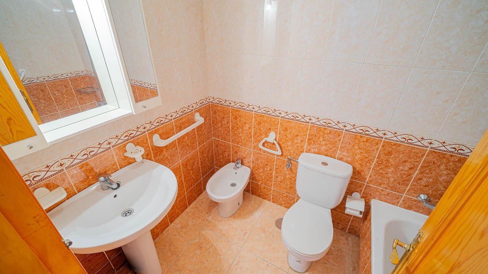 2 bedroom Apartment for sale in Torrevieja with pool - € 134,999 (Ref: 9695467)